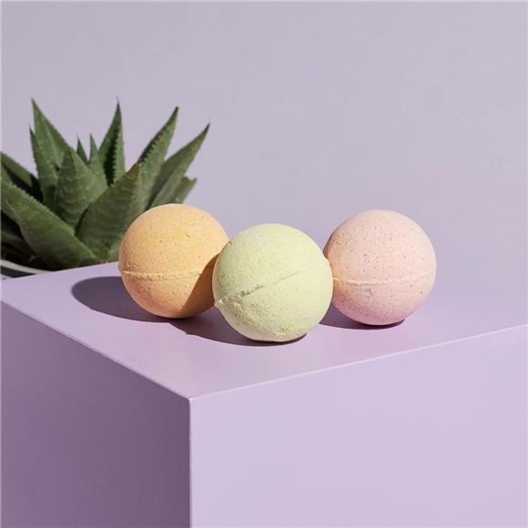 Pamper Gift Basket for Women | RELAX & PAMPER | Bath Set | Hair Mask, Bath Bombs - Picture 5 of 7